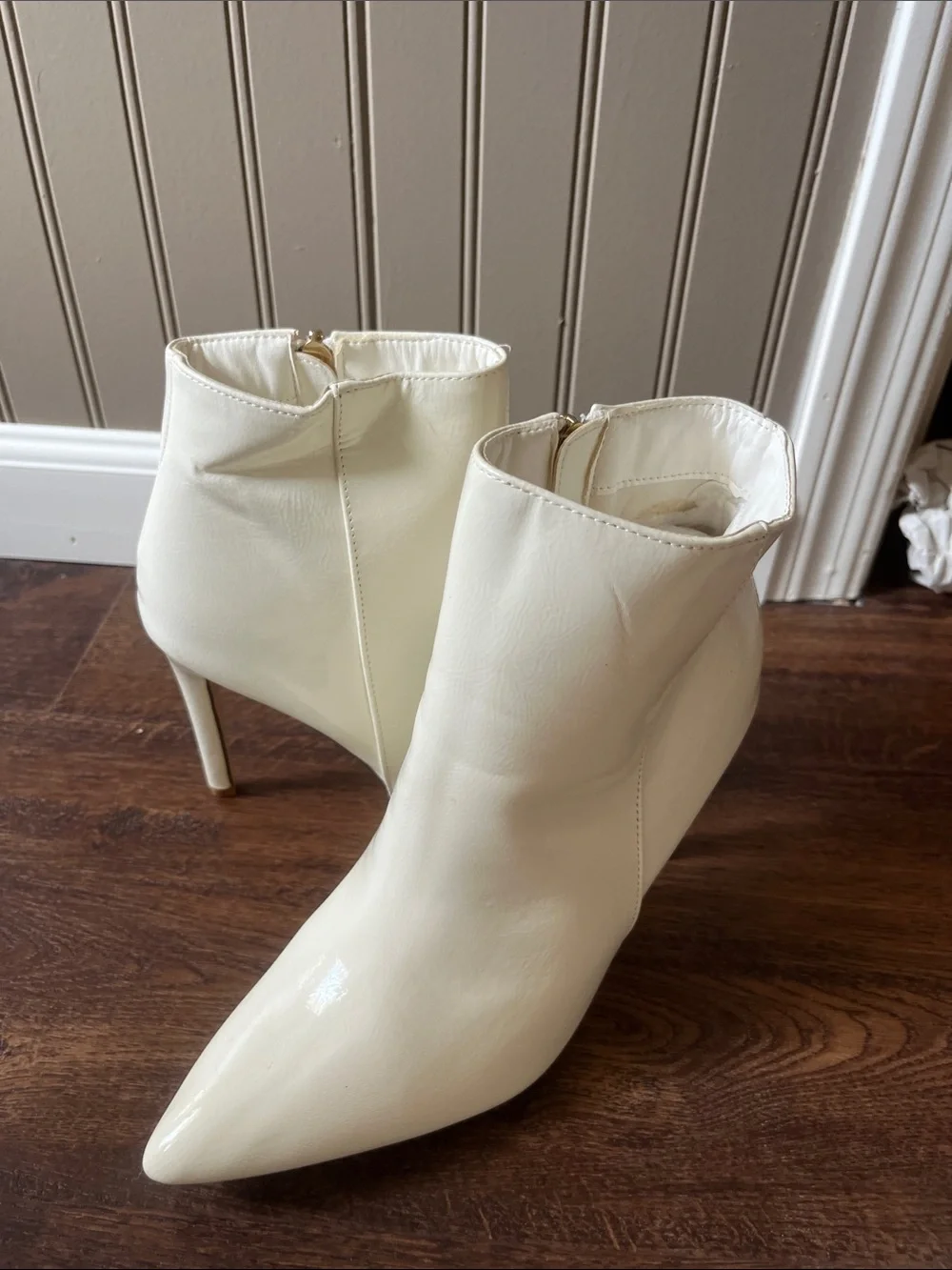 SEXY ! Pointed-Toe Cream Ankle Booties with Side Zip
